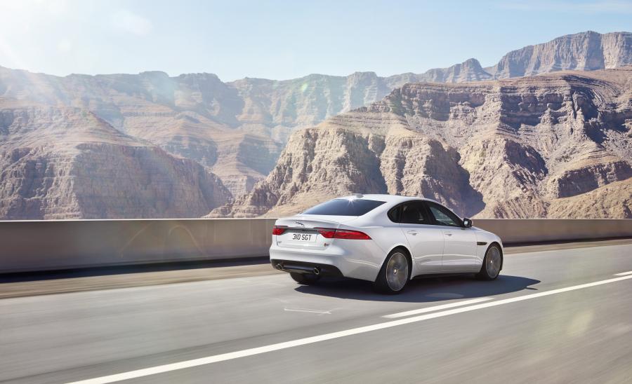  Jaguar XF S AWD 2015 года  (фото 13 из 43)